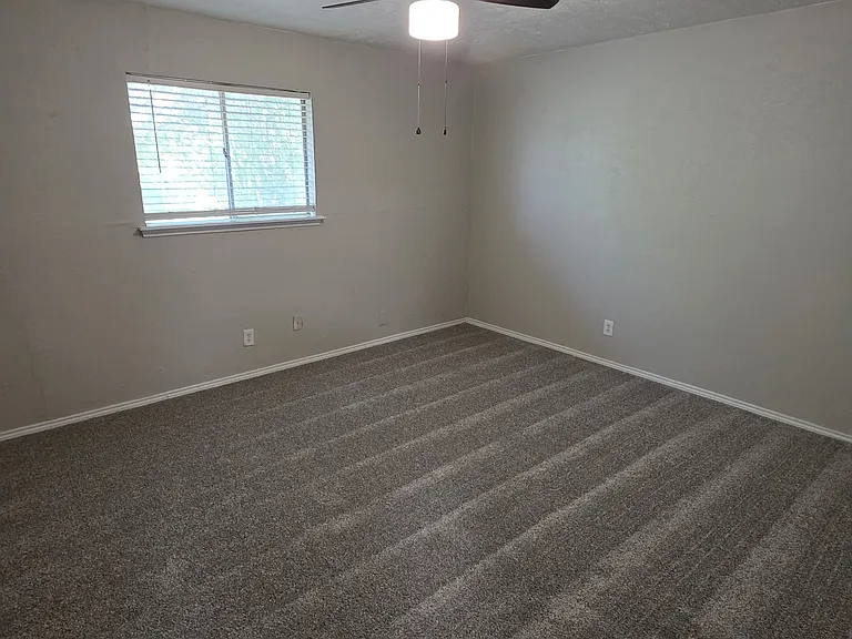 2208 Kings Row — Photo 16