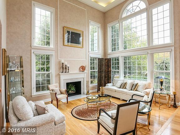 4th image of 17531 Applewood Ln