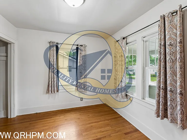2544 Tyrone St — Photo 10