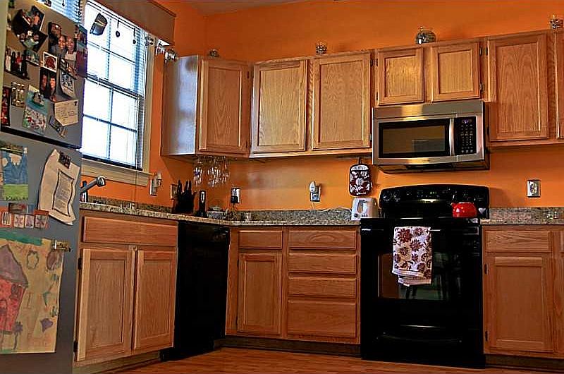 1st image of 908 Thomas Cir