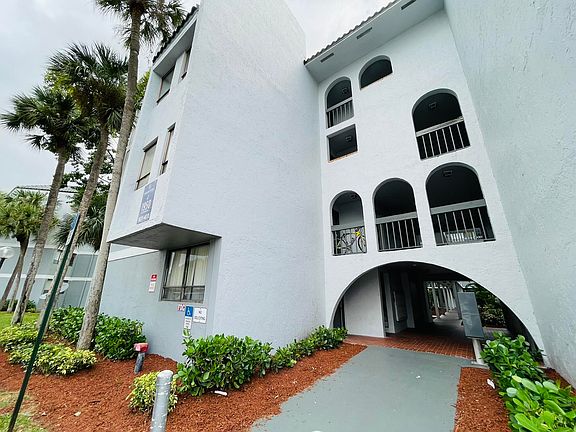 2nd image of 1950 N Congress Avenue #301