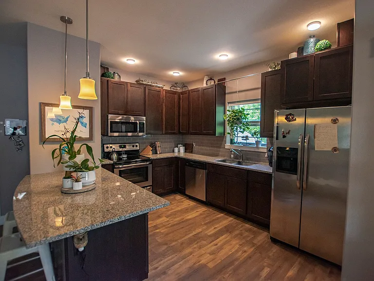 408 S Prairie St — Photo 17
