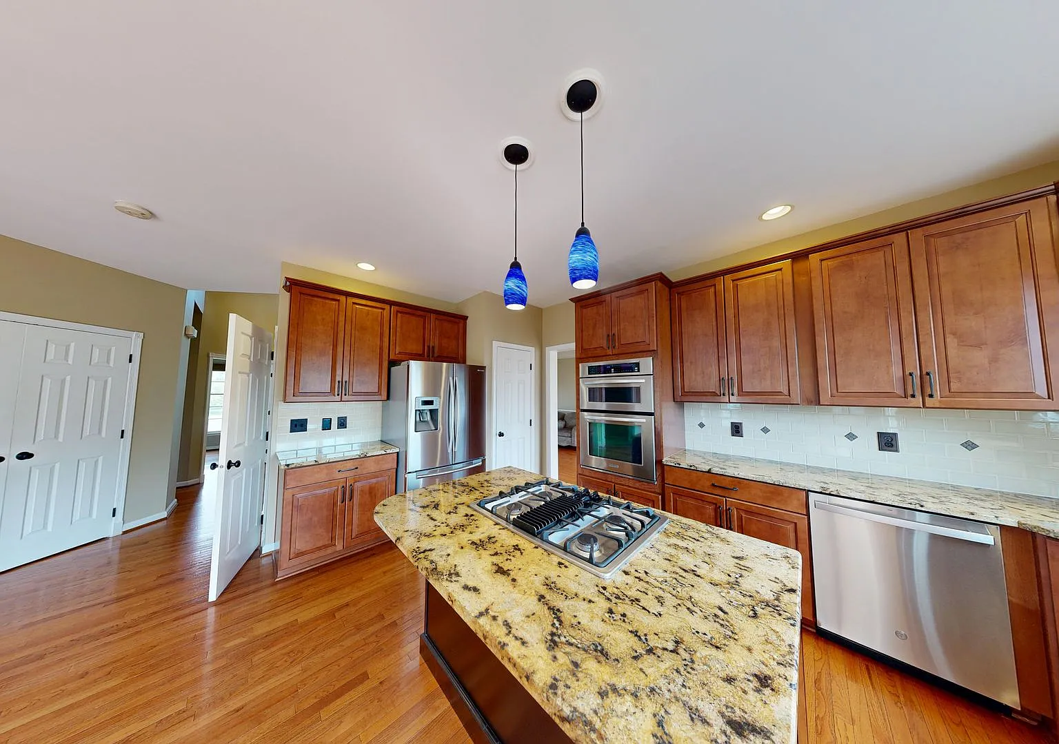 Awesome Is Ashburn Beautiful - 5bed + 3.5bath — Photo 4