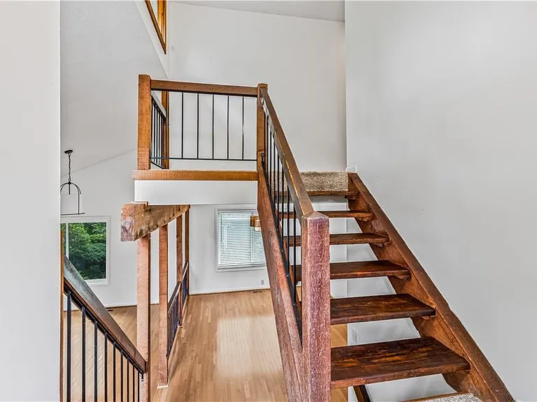 1016 Muirfield Dr — Photo 3