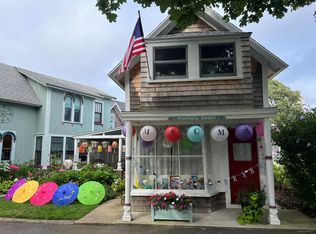 22 Montgomery Sq, Oak Bluffs, MA 02557