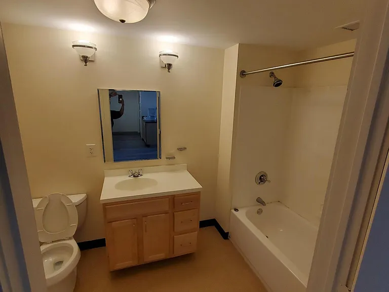 Rowe Apartments — Photo 17