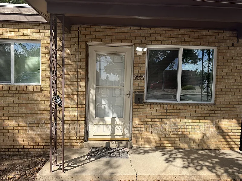1 bed, 1.0 bath, $1,050 — Photo 2