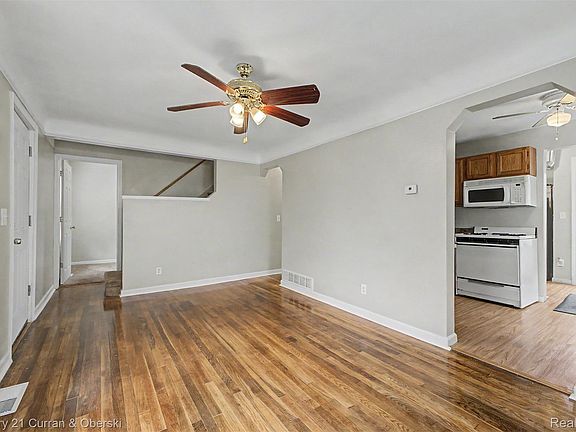 3rd image of 5160 Hazel St