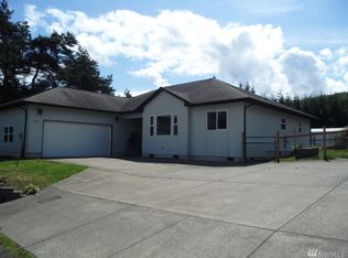 724 Ocean Ave, Cosmopolis, WA 98537
