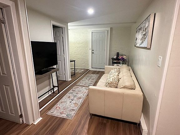 2nd image of 38 Byers St