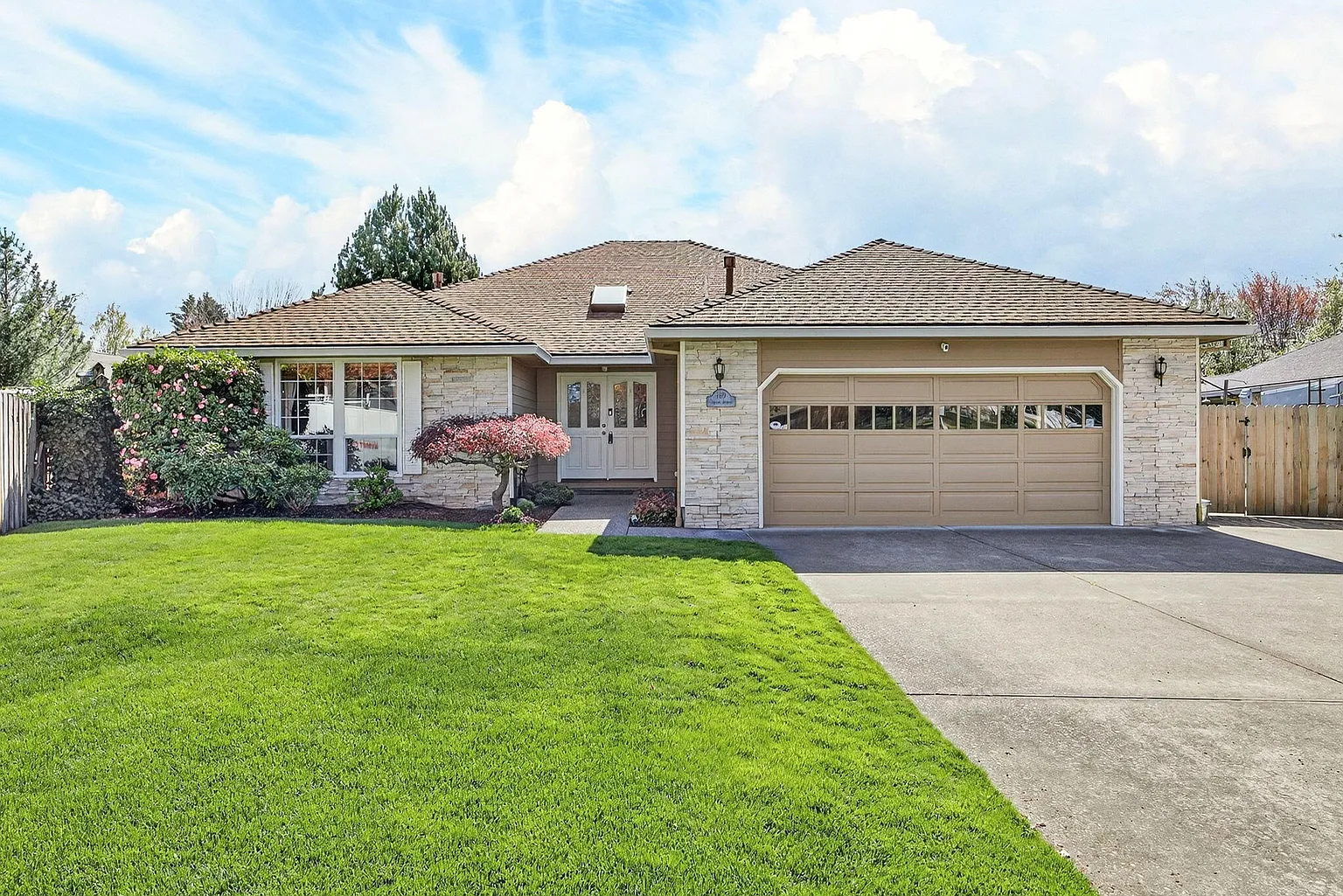 489 Vincent Ave photo 1