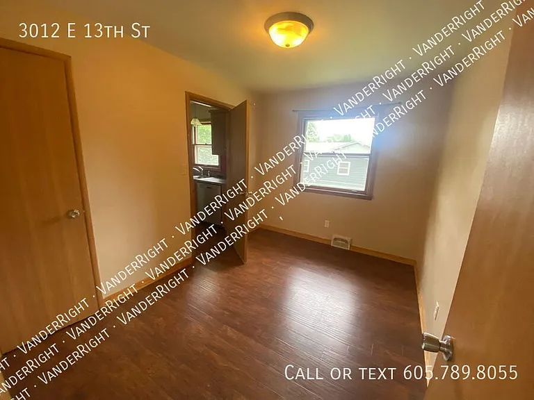 3012 E 13th St — Photo 7