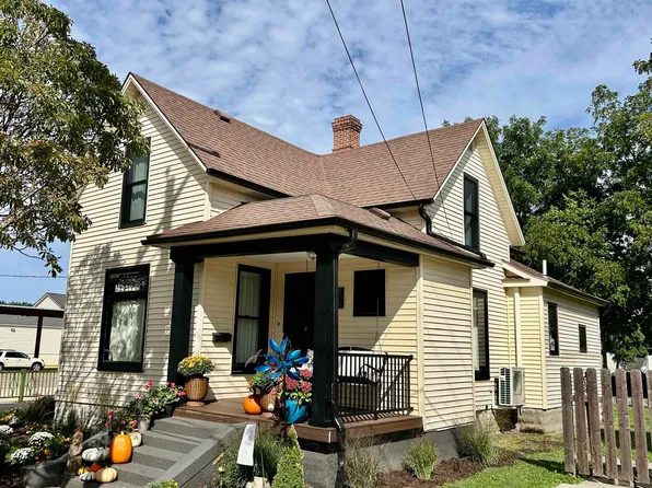 408 Winnebago St, Decorah, IA 52101