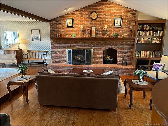 4th image of 54 Hollister Dr