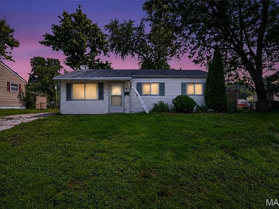 2nd image of 835 Lexington Park