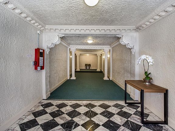 2nd image of 1450 Chestnut St #204