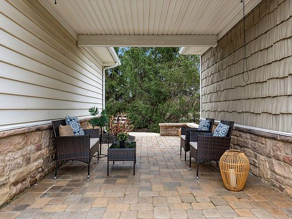 5th image of 1574 Cape Dr