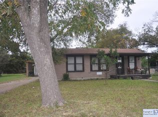 416 E Baxter St, Seguin, TX 78155