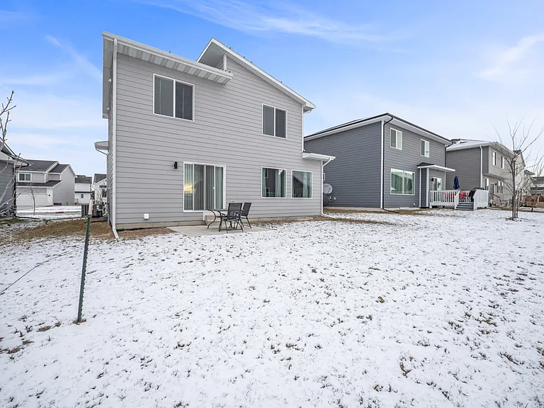 690 SE Booth Ave — Photo 31