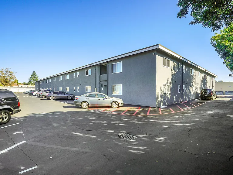 Bon Aire Apartments — Photo 72
