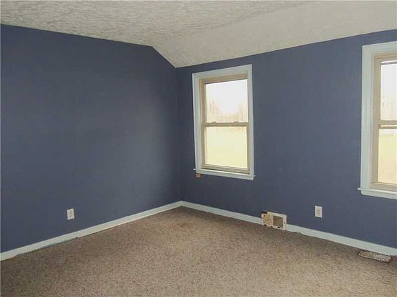 5th image of 31 N Park Dr