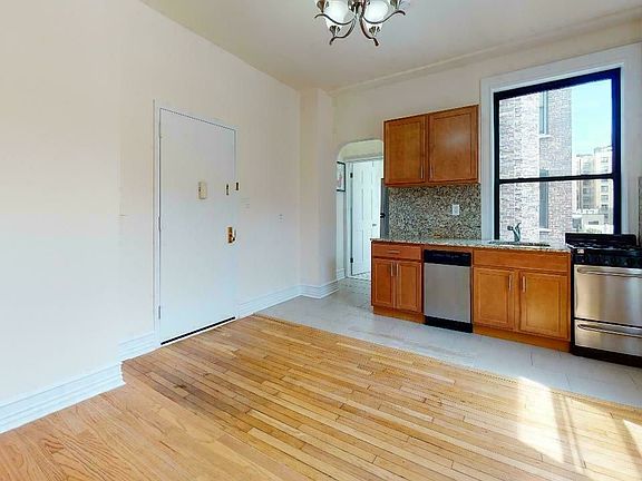 2nd image of 324 W 84th St APT 84