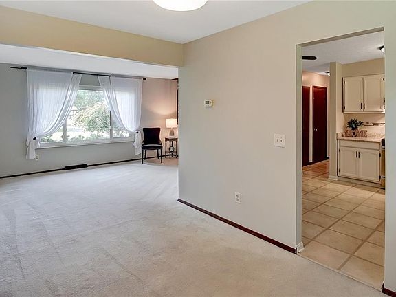 5th image of 959 Sherwood Dr