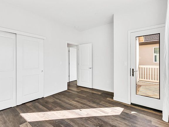 4th image of 5 Lake House Ct