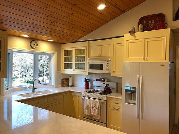4th image of 211 Moll Dr