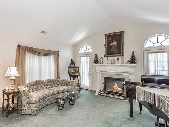 5th image of 582 Mirror Pond Ct