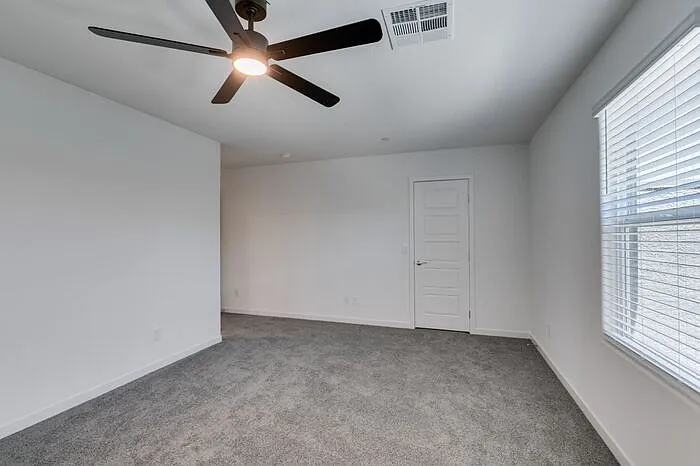 3 bed, 2.5 bath, 1309 sqft, $2,019 — Photo 4