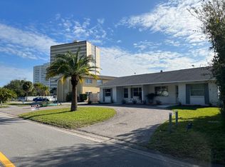 6830 Park St S, South Pasadena, FL 33707
