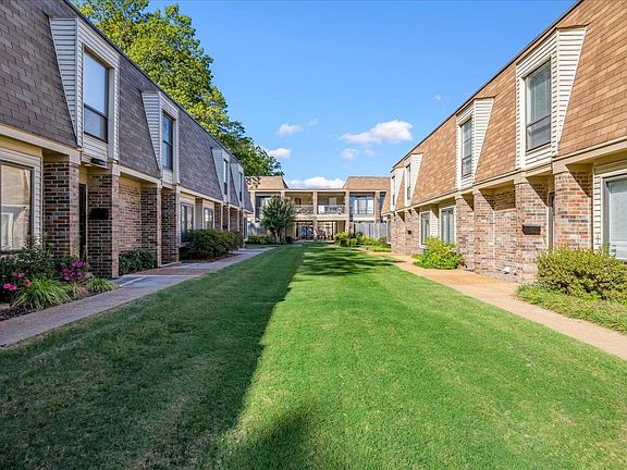 3rd image of 6635 Poplar Woods Cir S APT 2