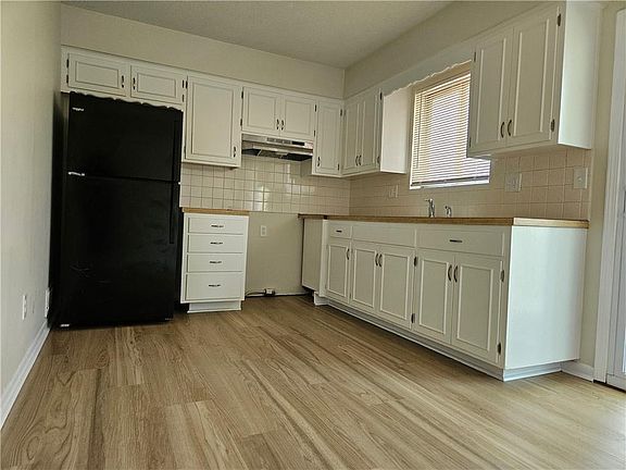 3rd image of 4940-4942 Strong Ave