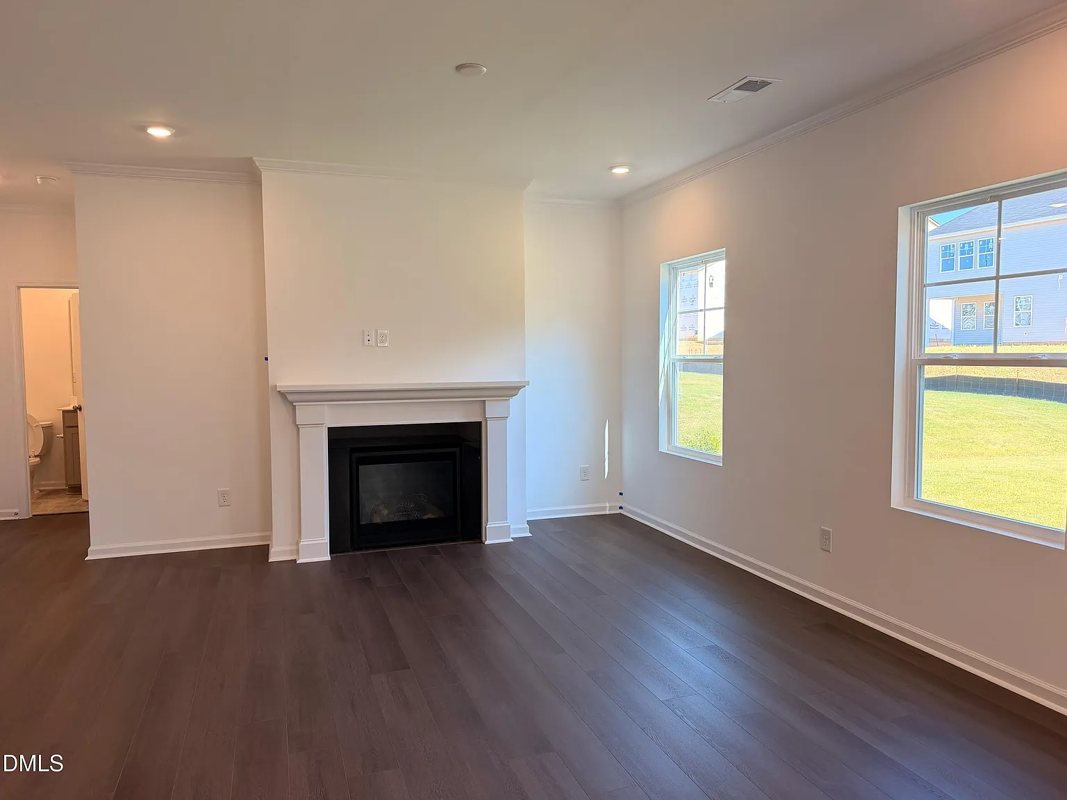 5 bed, 2714 sqft, $2,299 — Photo 2