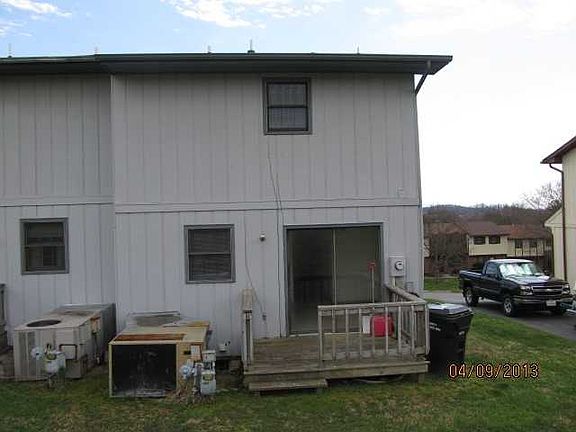 2nd image of 103 Oakcrest Cir APT 1
