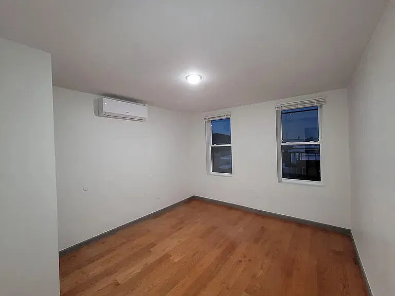 2 bed, 650 sqft, $1,950 — Photo 2