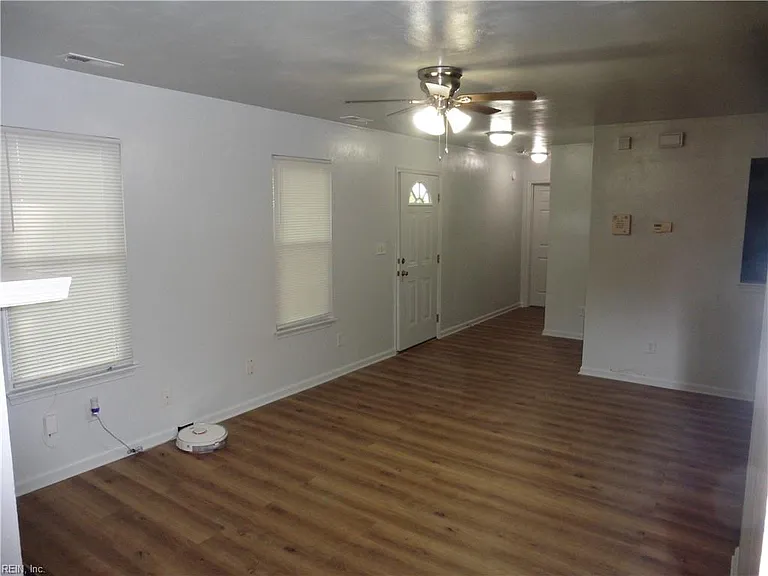 449 Peregrine St — Photo 10