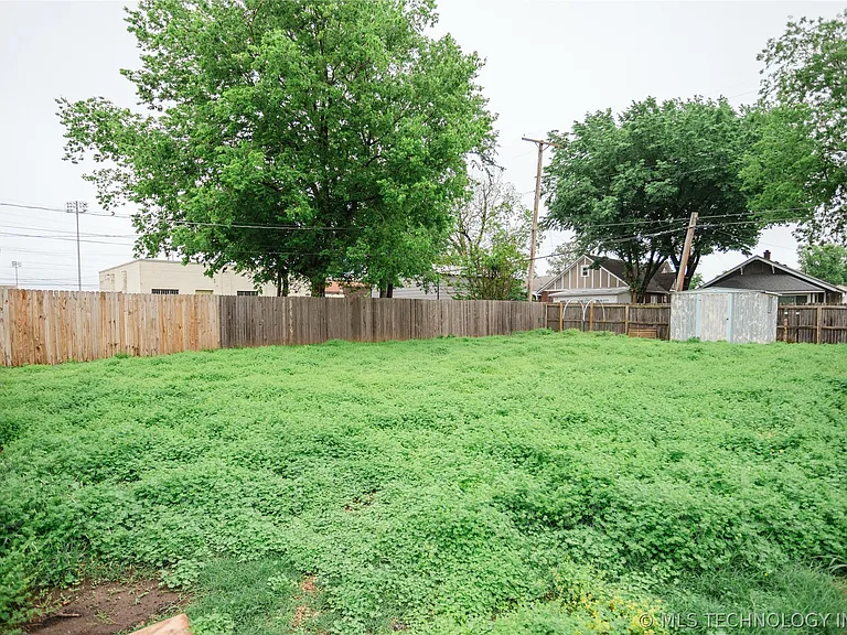1119 S Florence Ave — Photo 44