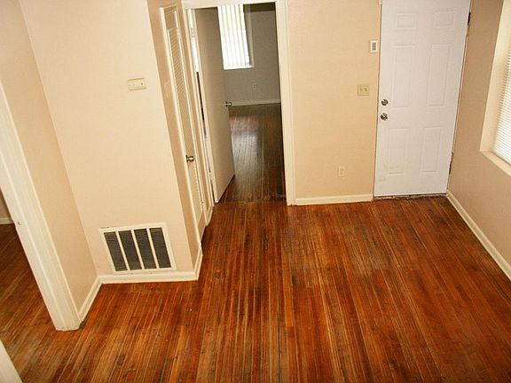 4th image of 1039 Victoria St N #1