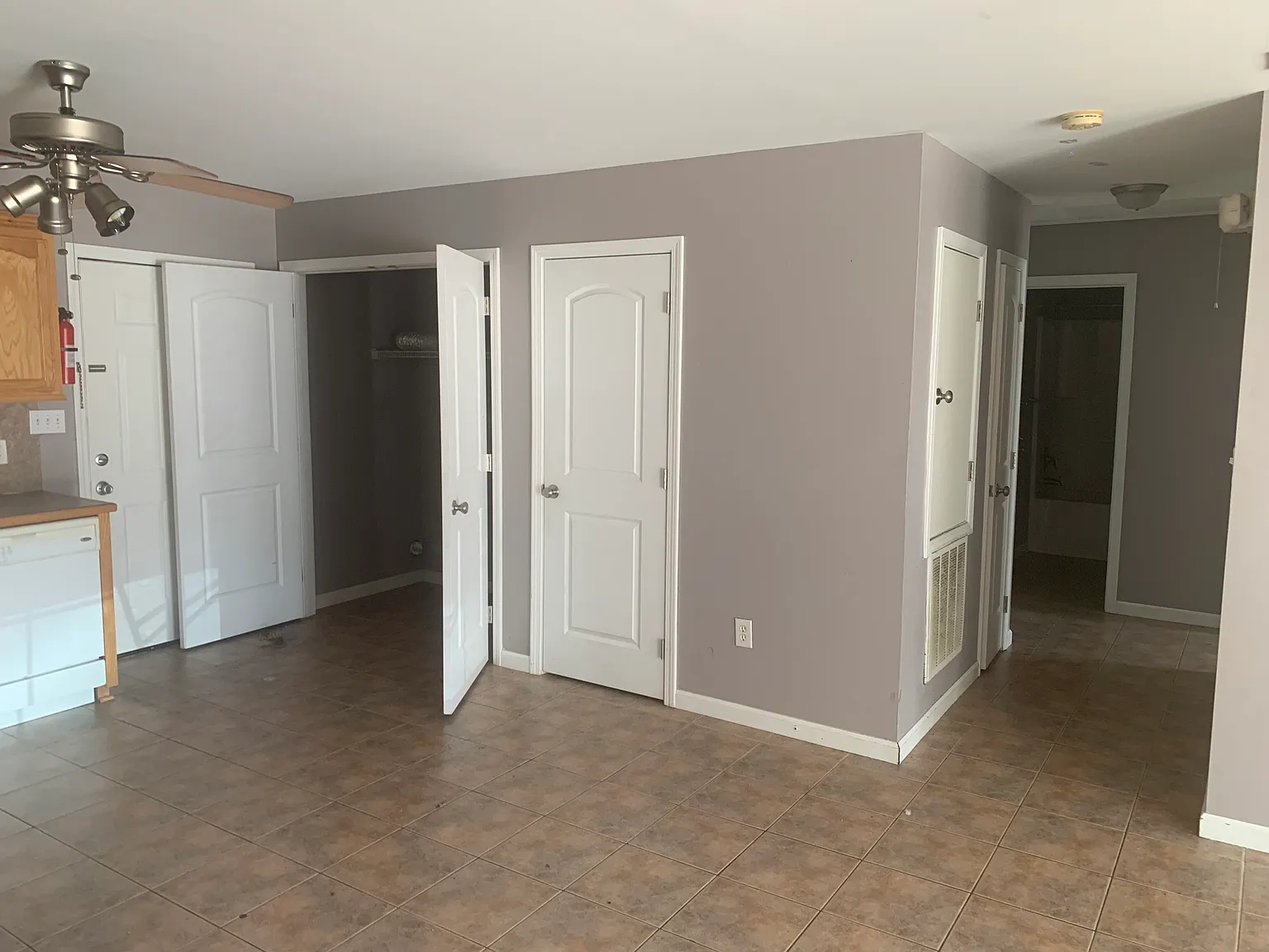 2 bed, 950 sqft, $1,095 — Photo 2