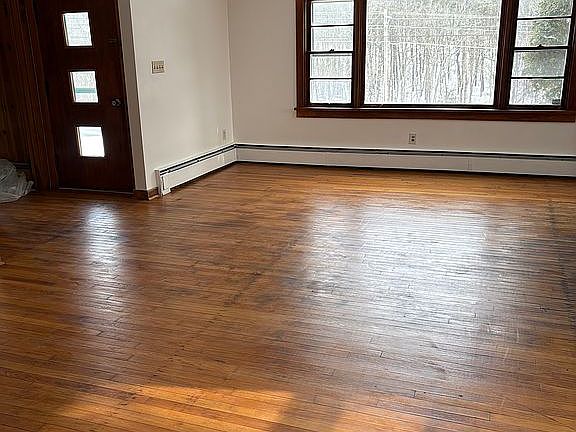 4th image of 10183 Raystown Rd