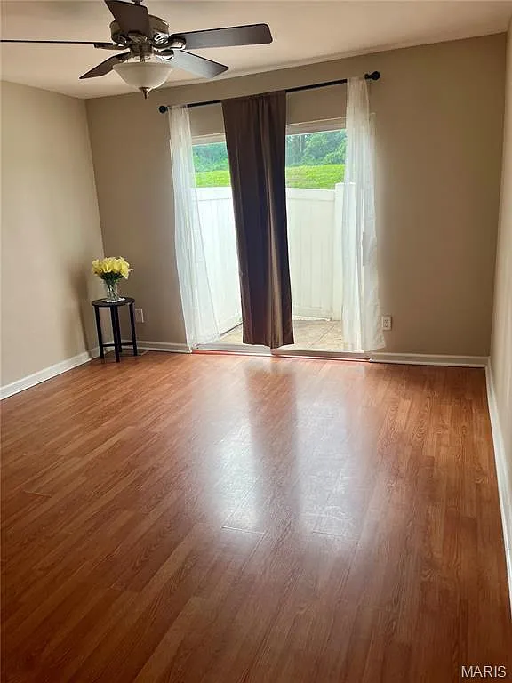 2 bed, 2.0 bath, 945 sqft, $1,400 — Photo 2