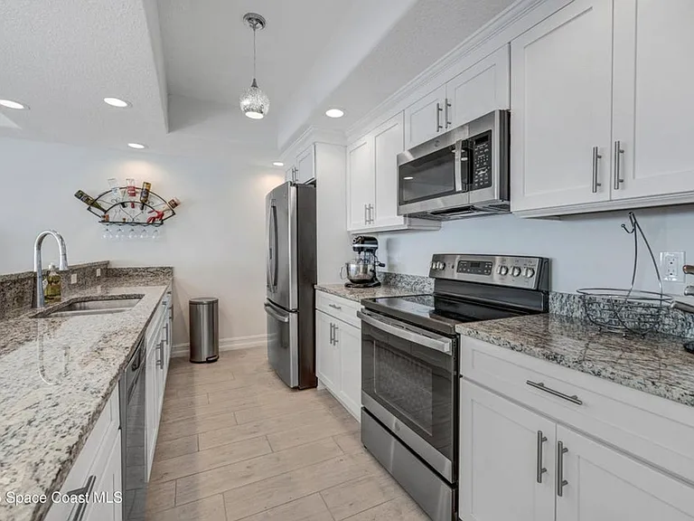 1825 Riverside Dr #204 — Photo 12