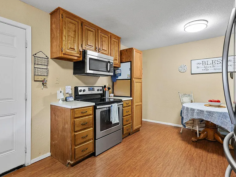 713 Patricia Dr — Photo 11