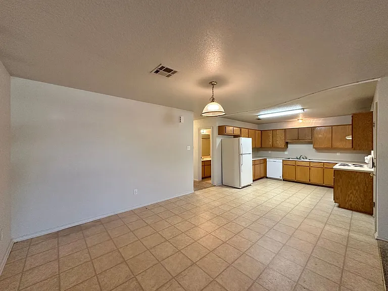 2604 Alma Dr — Photo 5