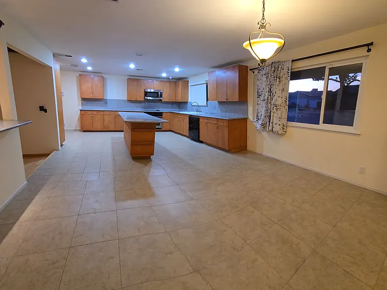 5170 E Huntington Ave — Photo 40