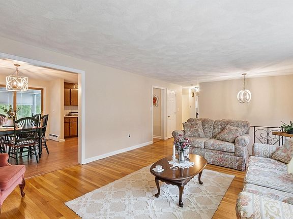 4th image of 134 River Rd
