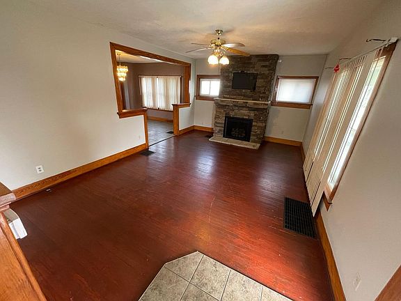 3rd image of 25 Sandhurst Dr