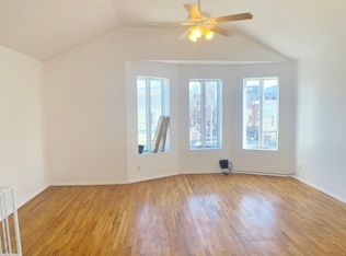 31-28 12th St #3FF, Astoria, NY 11106